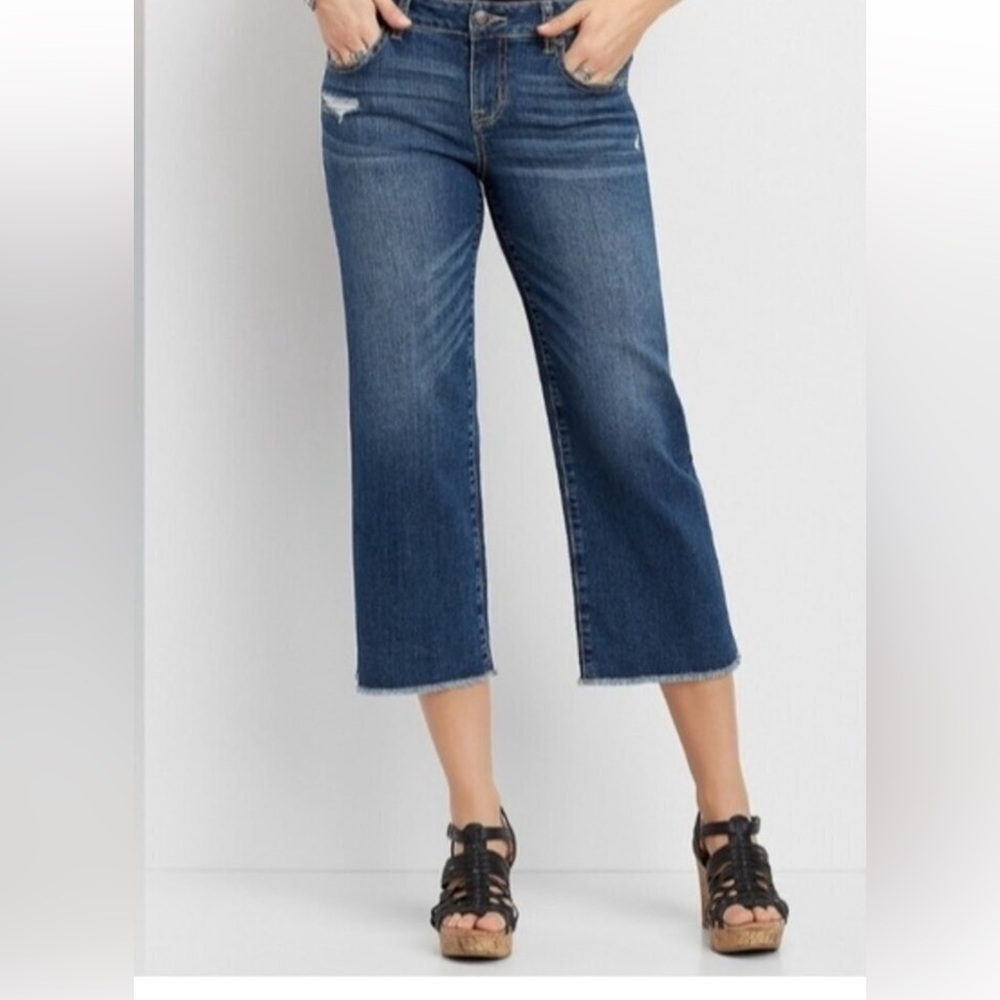 Maurices Frayed Hem Crop Jeans Size 12 EUC